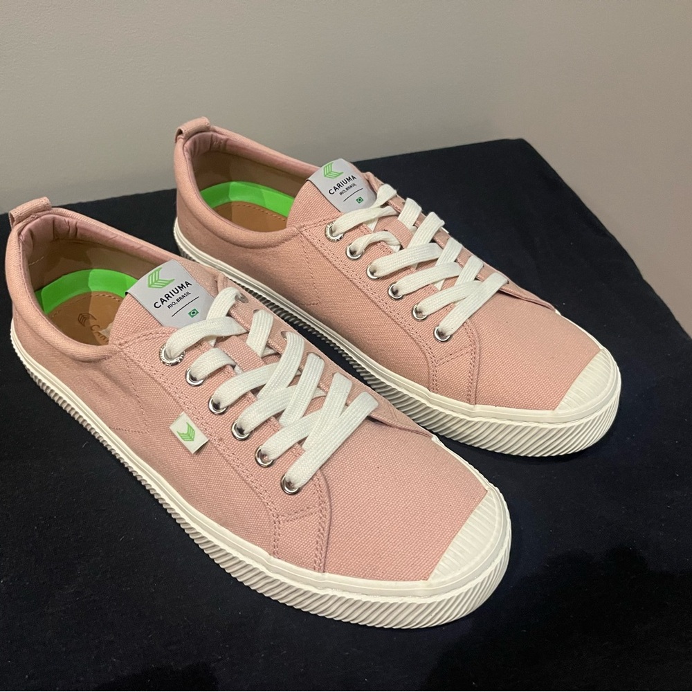 Cariuma Canvas Sneaker